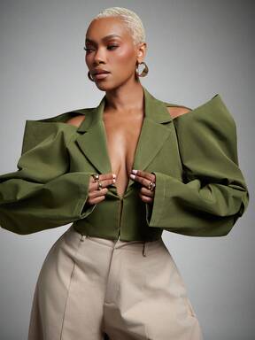 Vixey Cold Shoulder Pleated Long Sleeve Collared Cropped Blazer #SharpTailoring